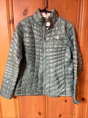 The North Face Women's Quilted Puffer Jacket — Sage Green
